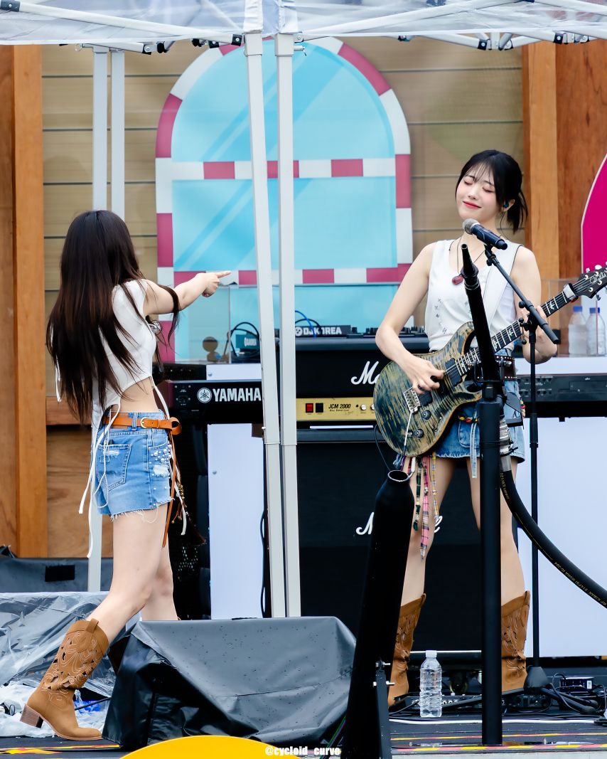 QWER 히나1_1.jpg