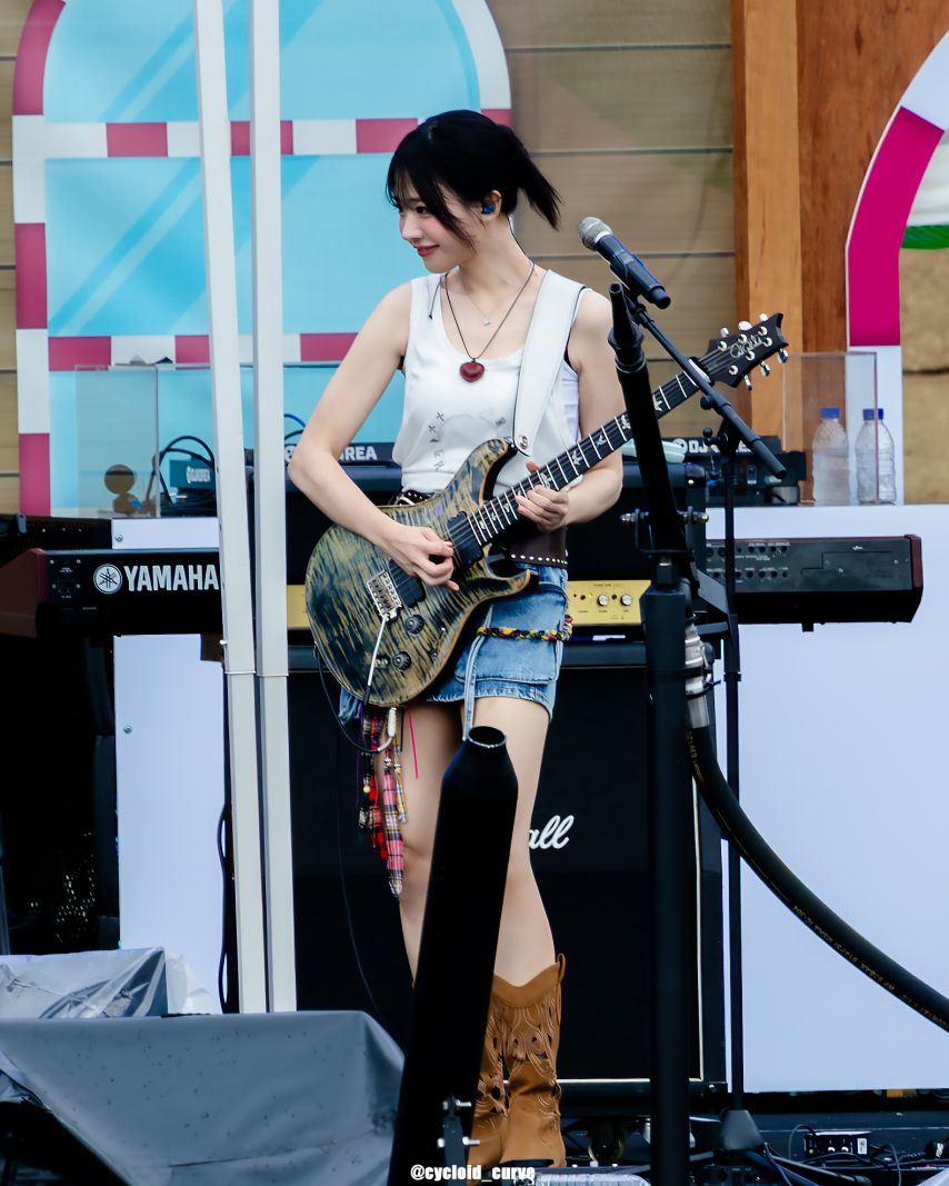QWER 히나1_2.jpg