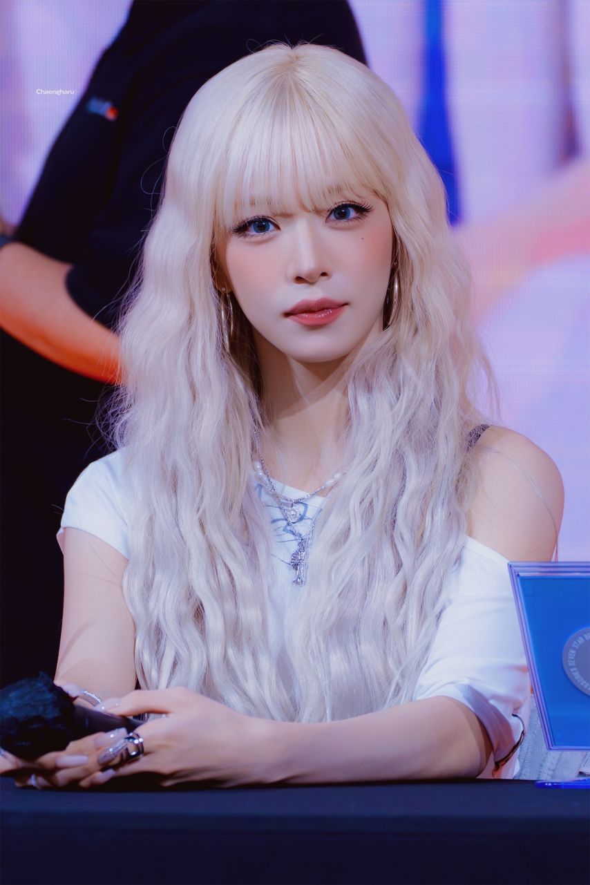 프로미스나인 이채영1_2.jpg