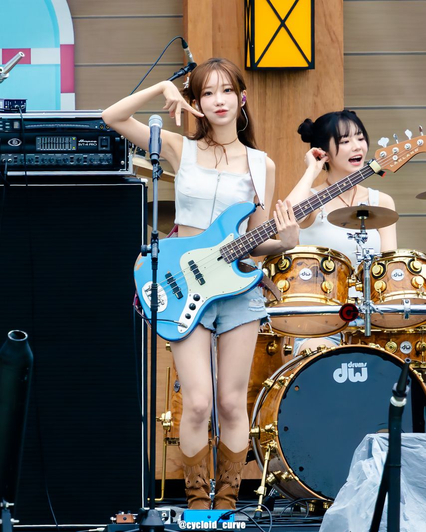 QWER 마젠타1_4.jpg