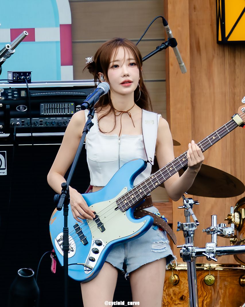 QWER 마젠타1_8.jpg