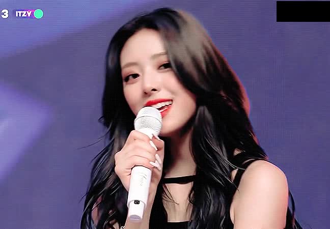 itzy 유나 1.gif