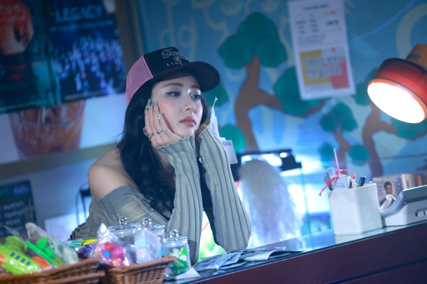 르세라핌 CRAZY Official MV BEHIND PHOTO1_10.jpg