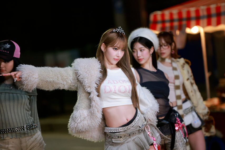 르세라핌 CRAZY Official MV BEHIND PHOTO1_6.jpg