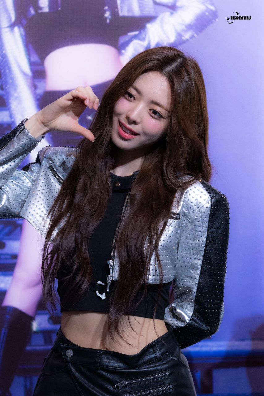 ITZY 유나1_4.jpg