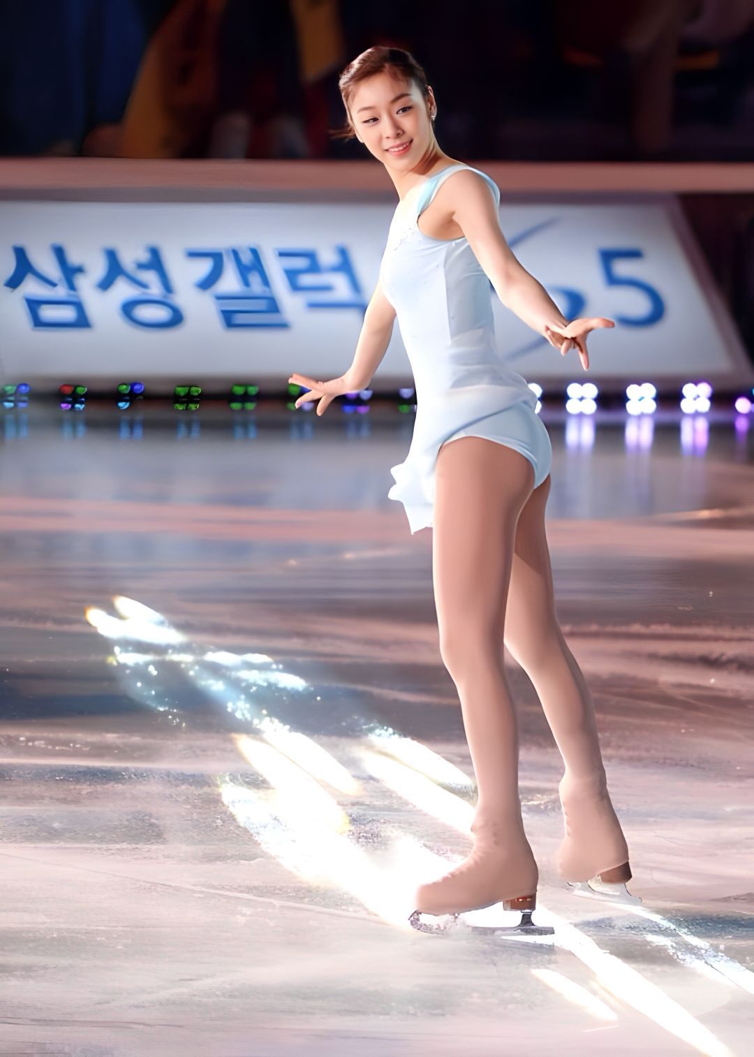 Yuna Kim All That Skate 2014.jpeg.remini-enhanced.jpg