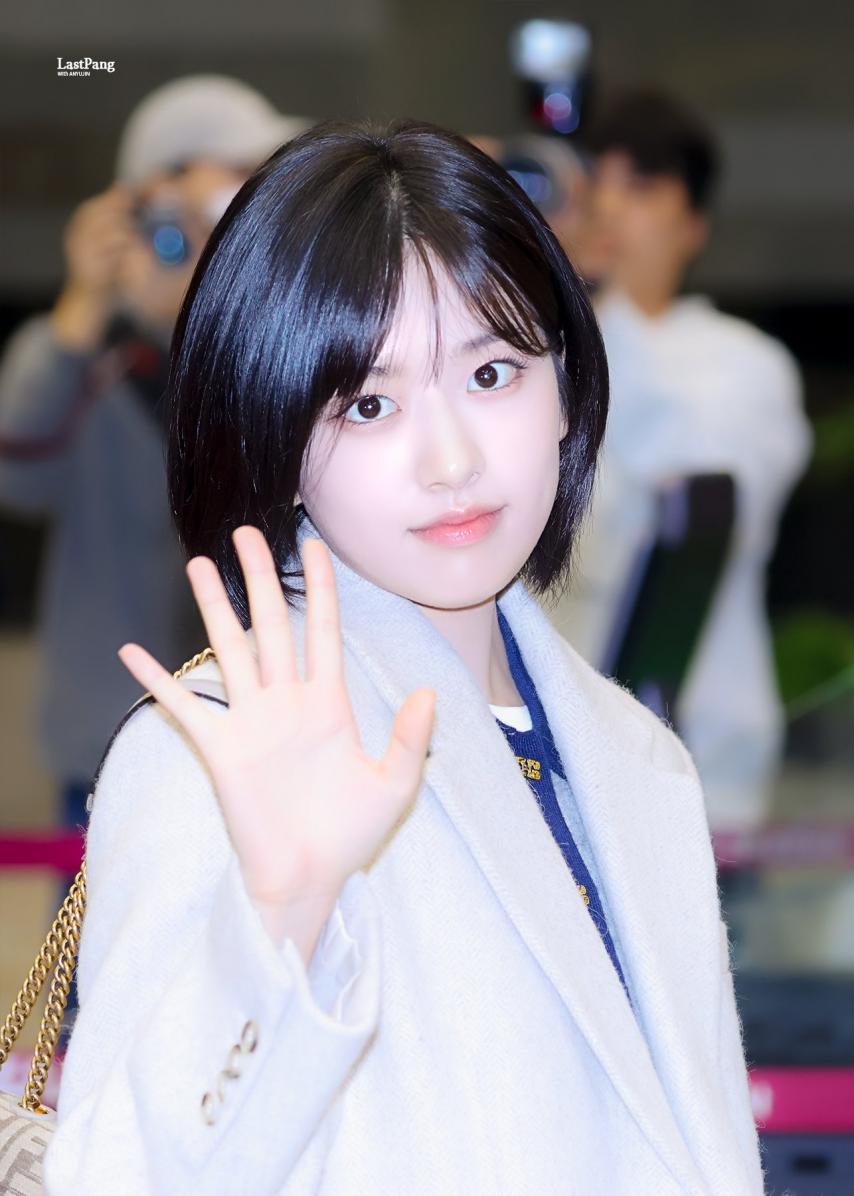 아이브 안유진1_8.jpg