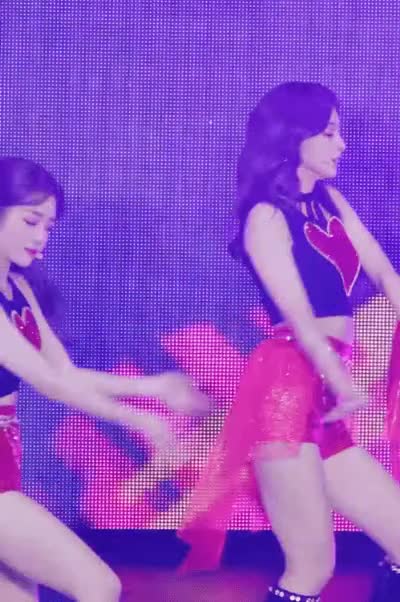 프로미스나인 이나경5.gif