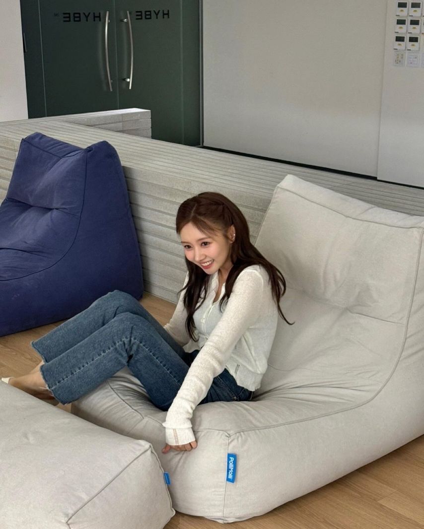 윤수빈 아나운서1_8.jpg