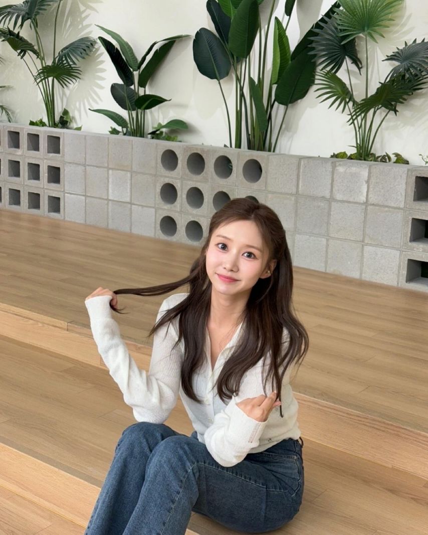 윤수빈 아나운서1_3.jpg