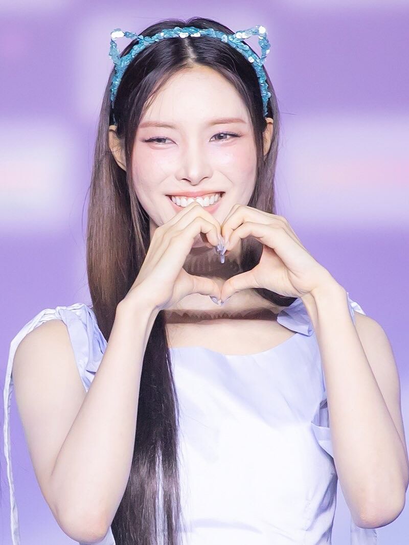 아일릿 (ILLIT) 윤아1_2.jpeg