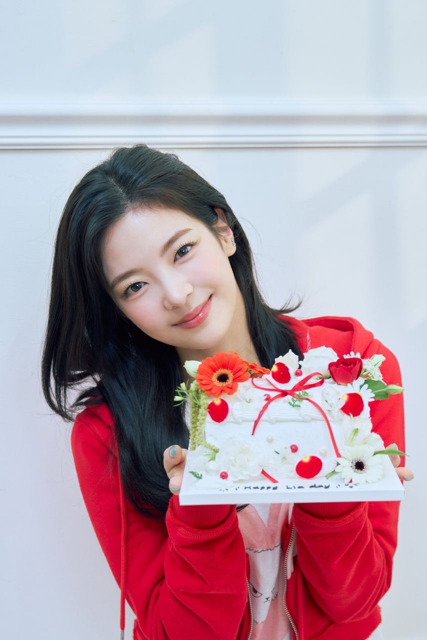 ITZY 리아 생일1_5.jpg