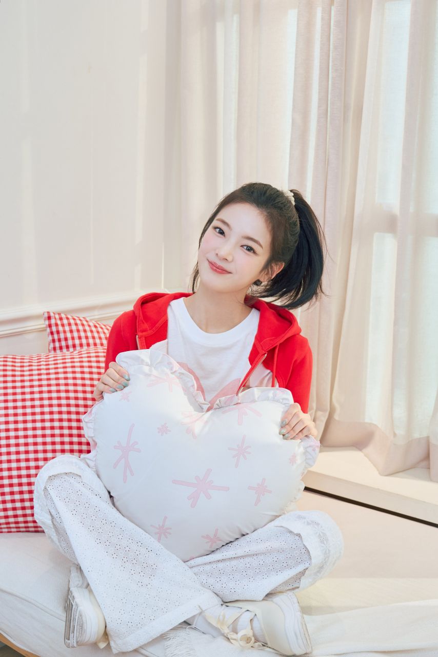 ITZY 리아 생일1_9.jpg