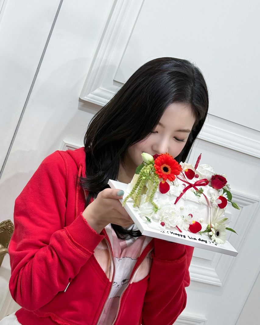 ITZY 리아 생일1_32.jpg