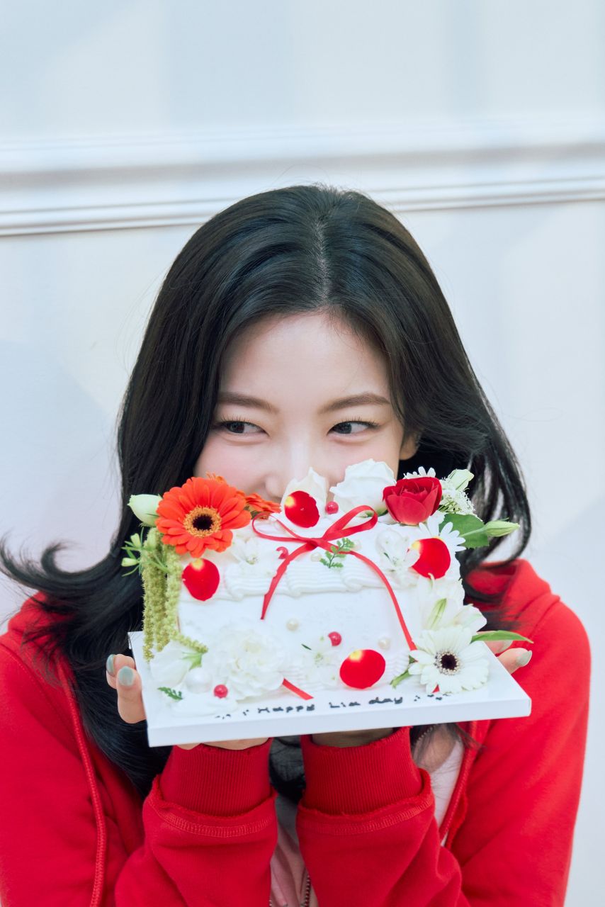 ITZY 리아 생일1_2.jpg