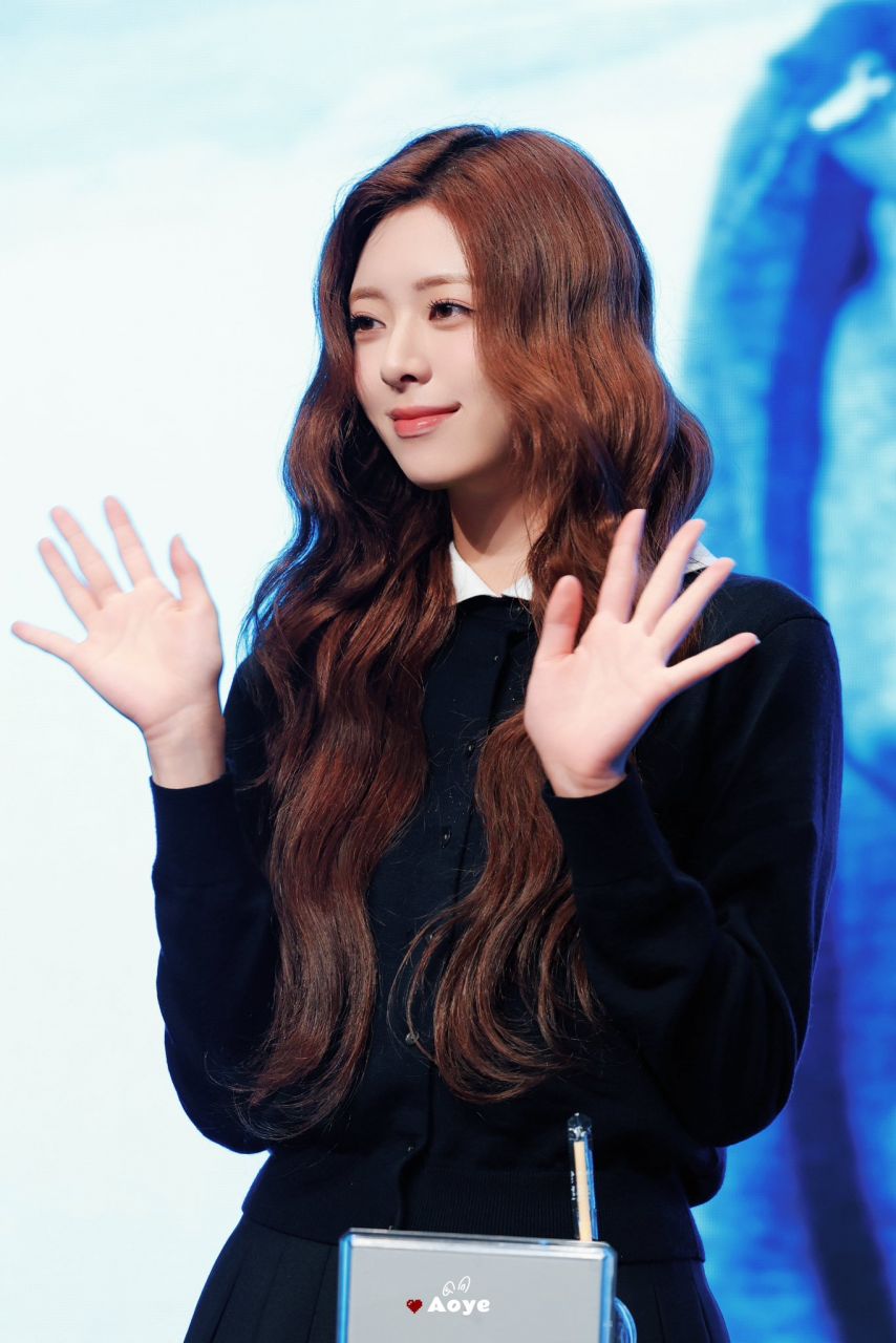 ITZY 유나1_5.jpg