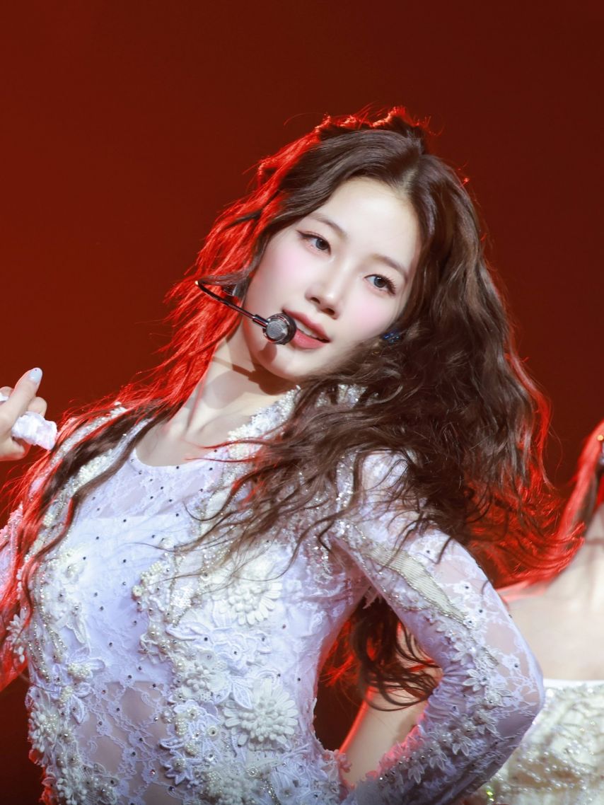 LE SSERAFIM (르세라핌) 카즈하1_2.jpeg