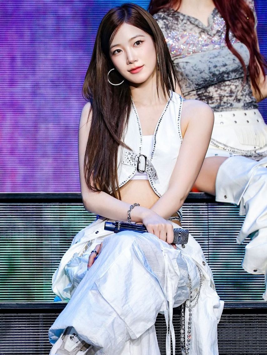 LE SSERAFIM (르세라핌) 카즈하1_5.jpg