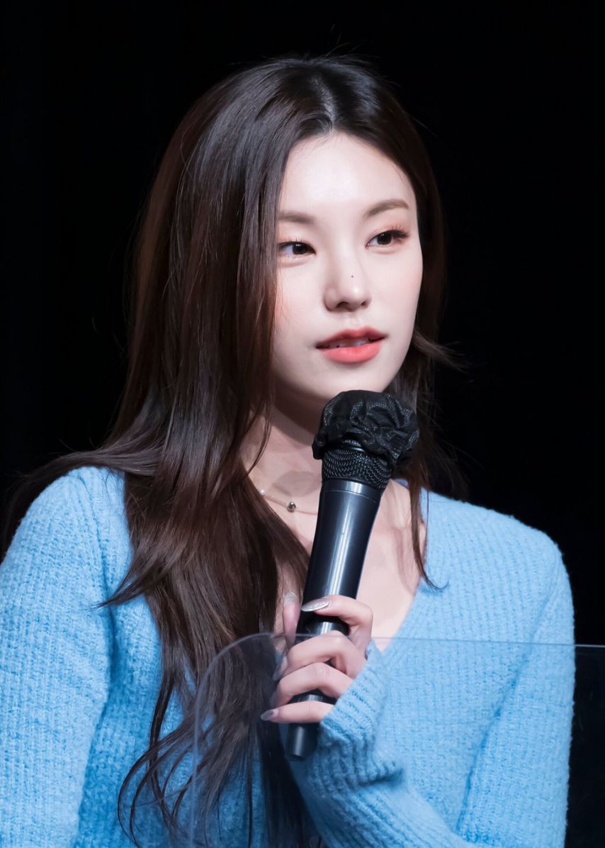 ITZY 예지1_2.jpg