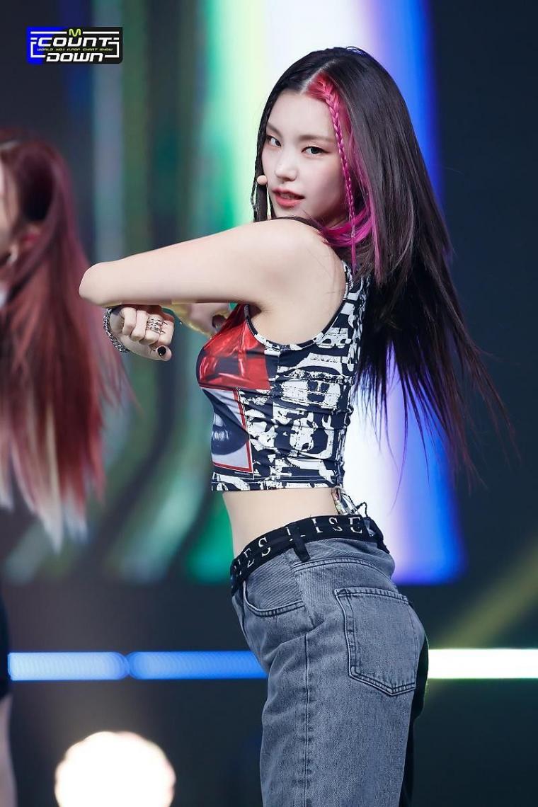 ITZY 예지1_1.jpg