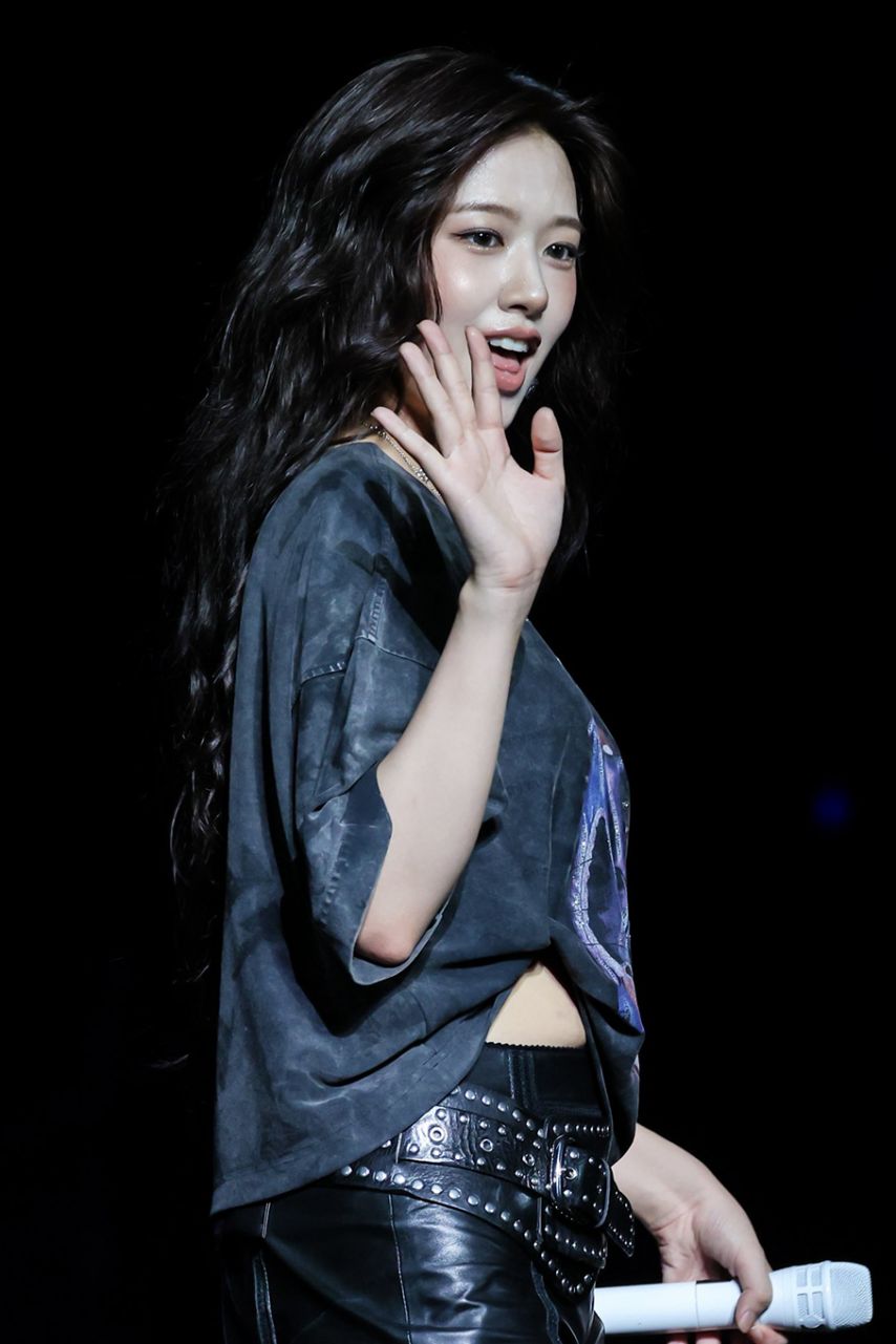 [아이브] KT POP 무대 위 안유진1_2.jpg