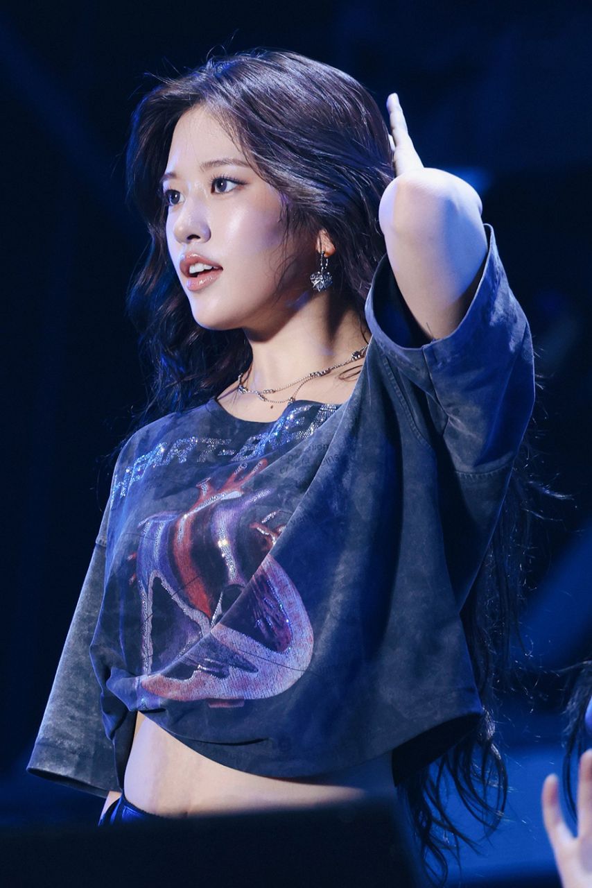 [아이브] KT POP 무대 위 안유진1_4.jpg