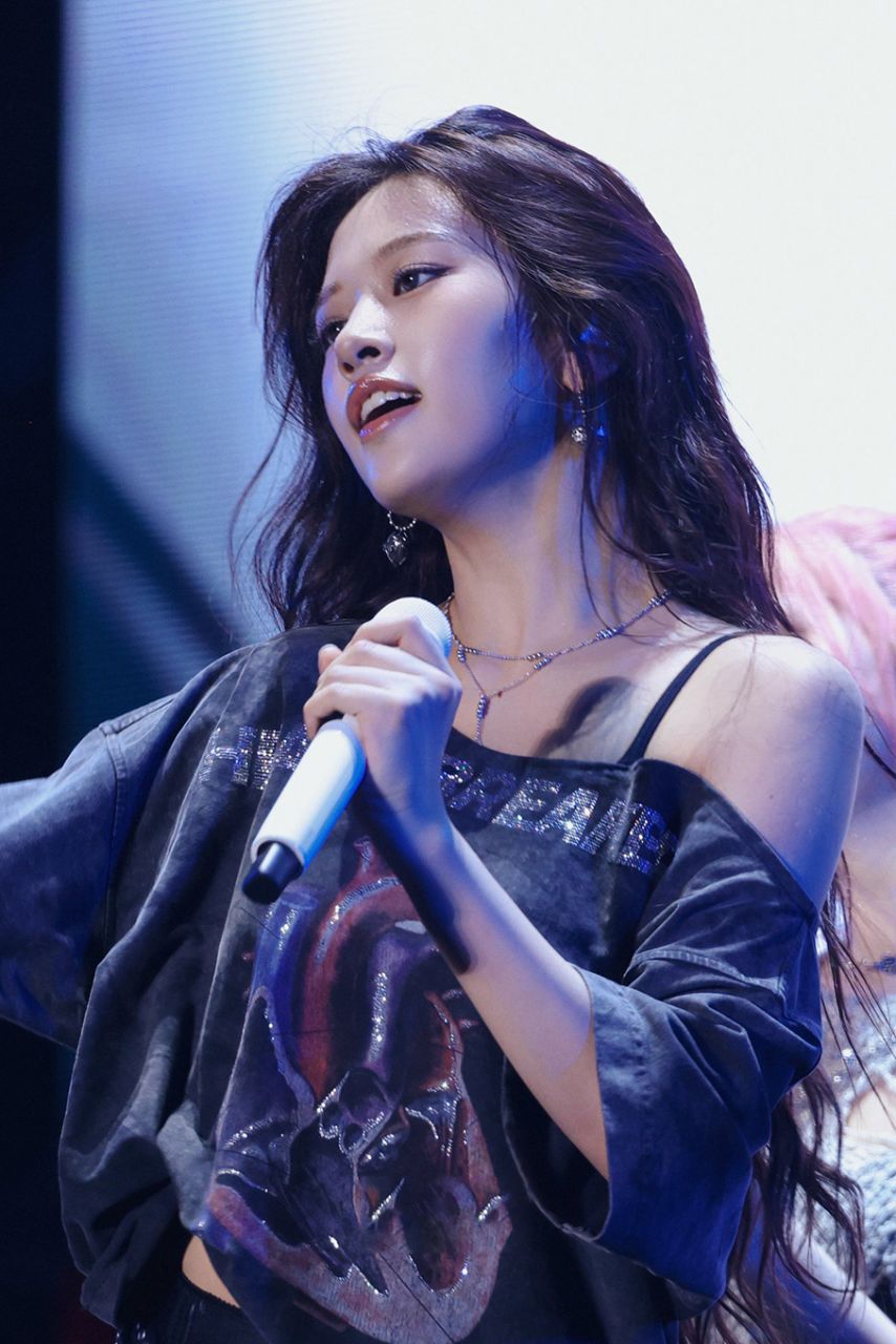 [아이브] KT POP 무대 위 안유진1_3.jpg