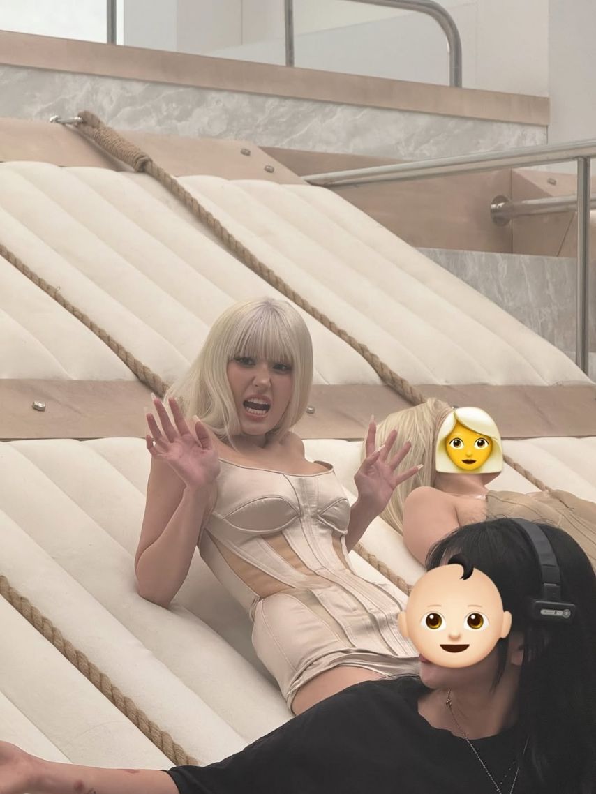 쭉뻗은 각선미 전소미 뮤비 비하인드1_6.jpg