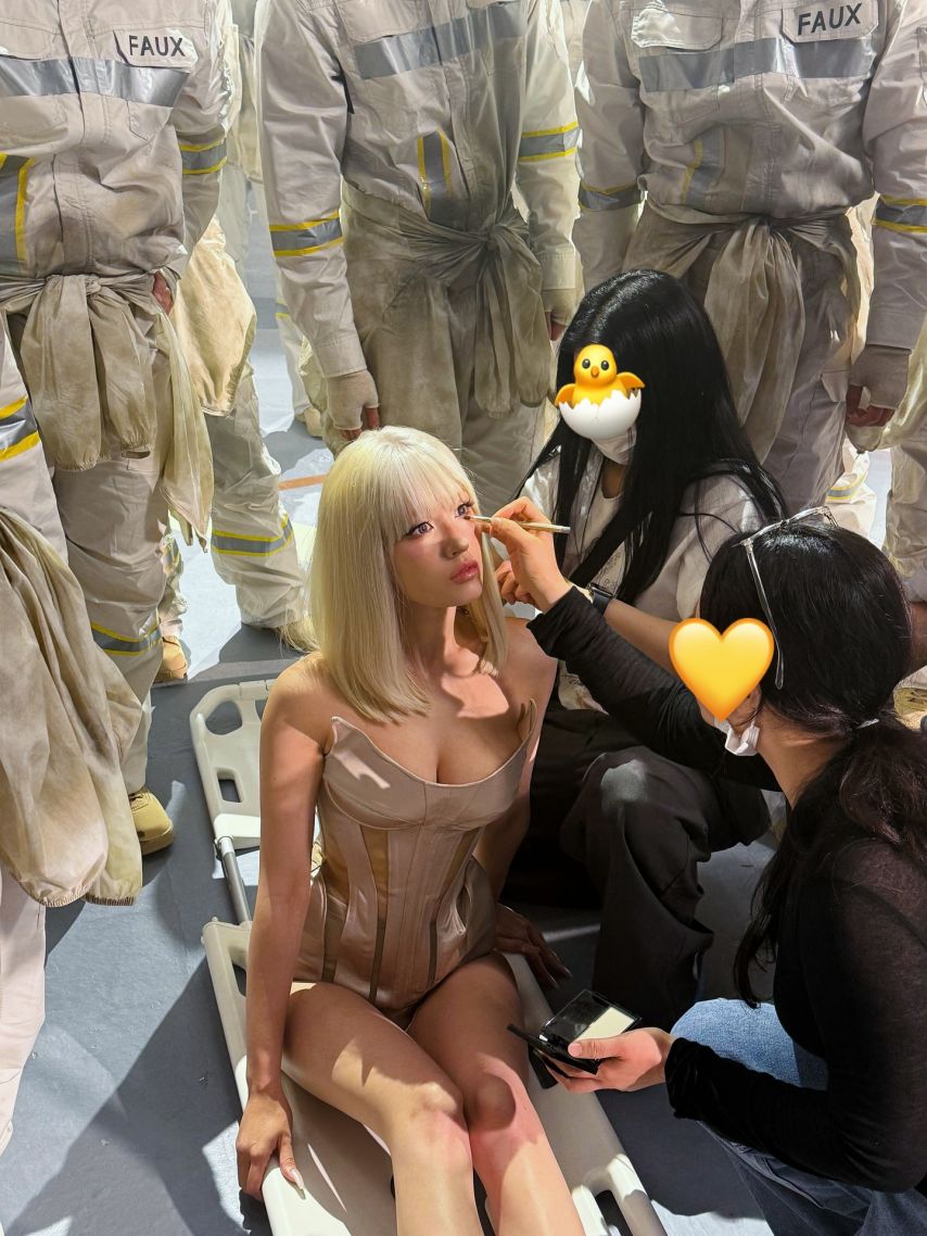 쭉뻗은 각선미 전소미 뮤비 비하인드1_1.jpg