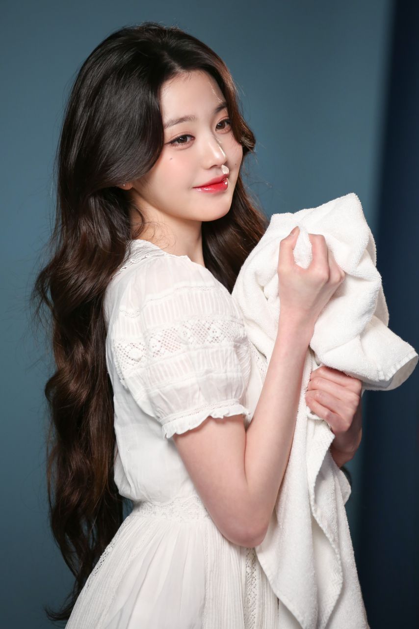 아이브 장원영 X ‘다우니’ 광고 촬영 현장 비하인드1_3.jpeg