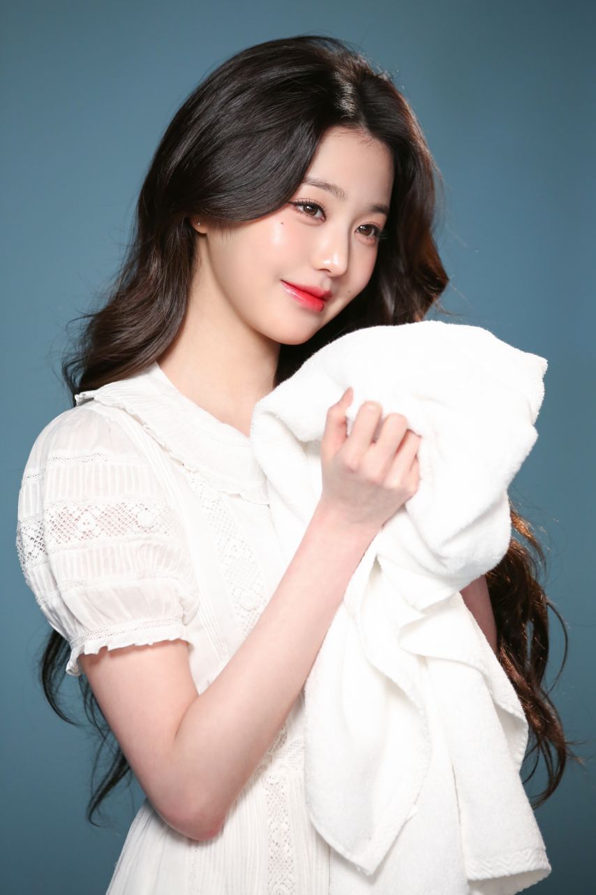 아이브 장원영 X ‘다우니’ 광고 촬영 현장 비하인드1_4.jpeg