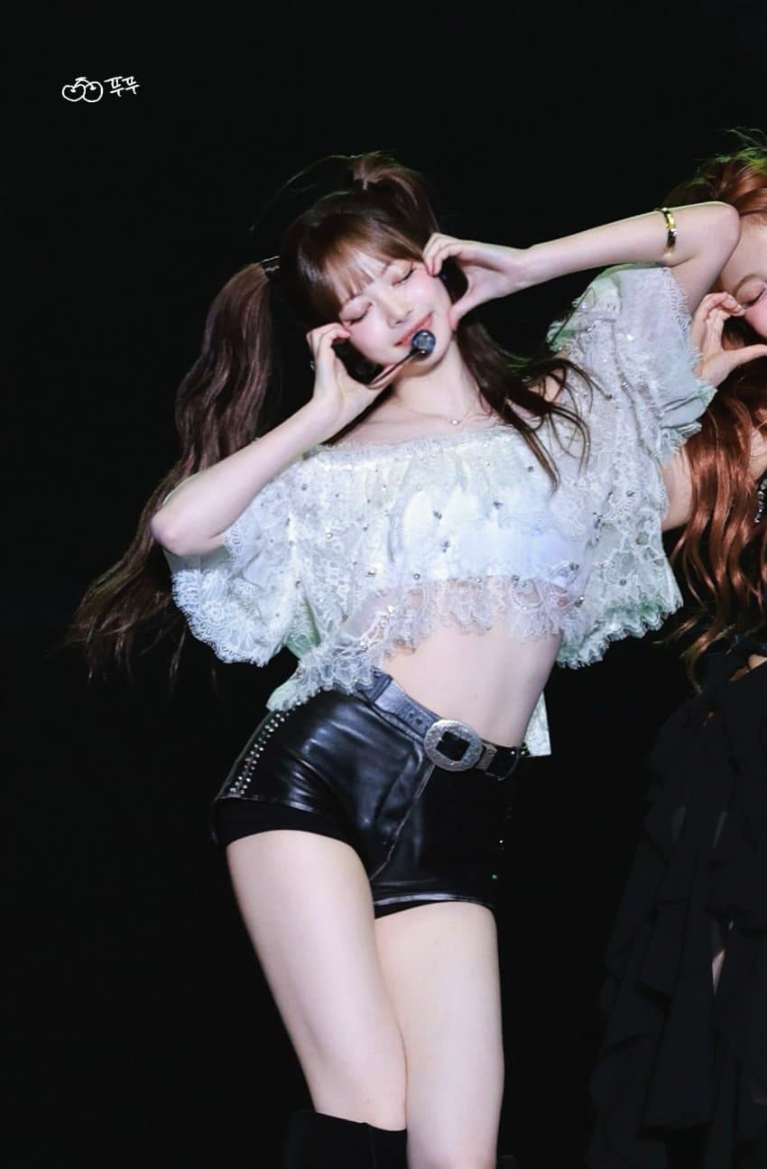 섹시한 매력 발산하는 르세라핌 콘서트 홍은채1_7.jpg