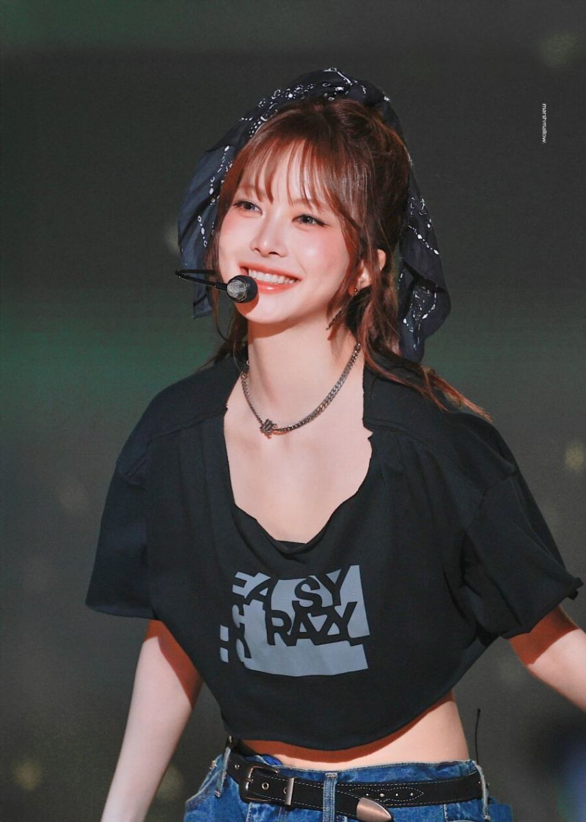 섹시한 매력 발산하는 르세라핌 콘서트 홍은채1_6.jpg