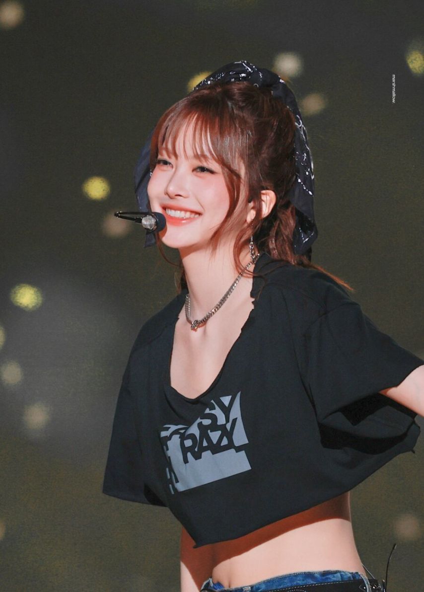 섹시한 매력 발산하는 르세라핌 콘서트 홍은채1_5.jpg