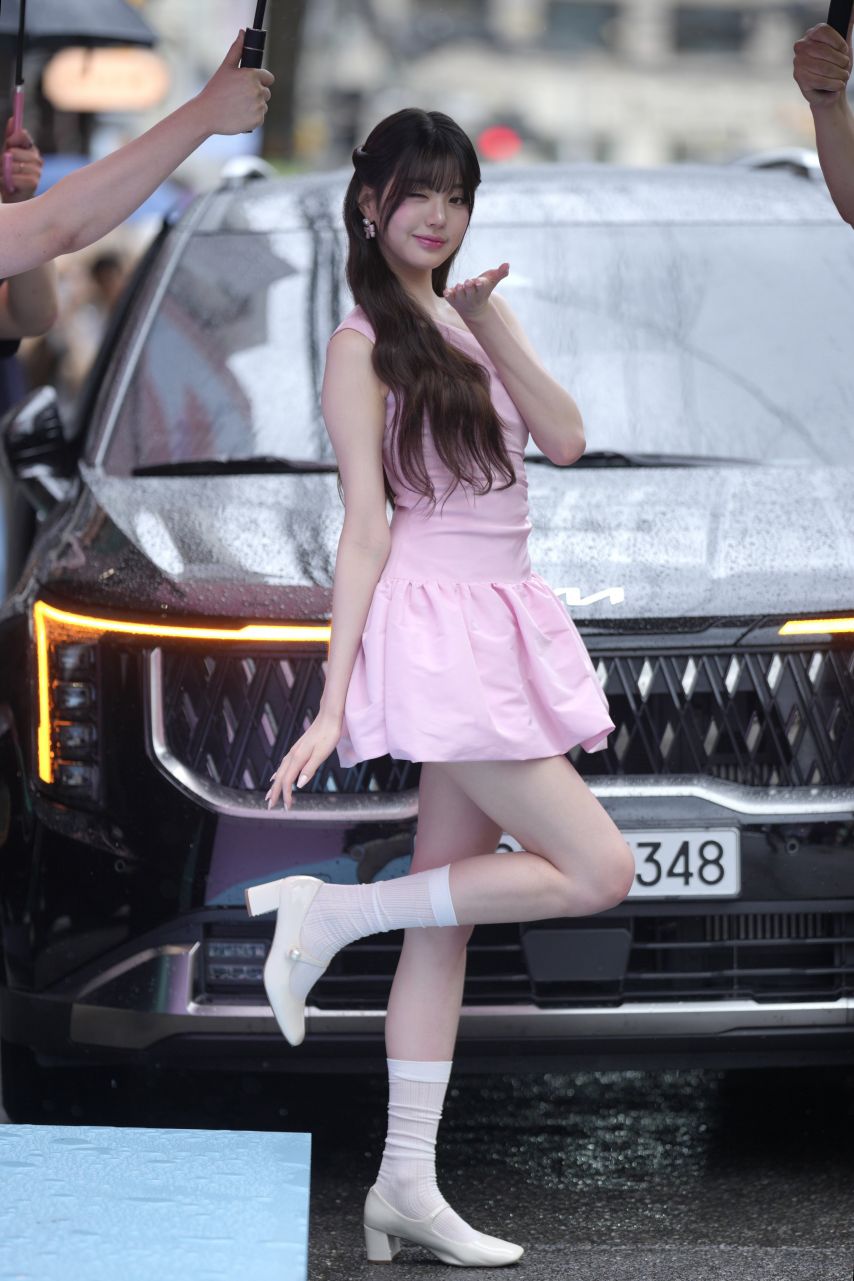 아이브 장원영 어뮤즈 성수 플래그십 스토어1_14.jpg