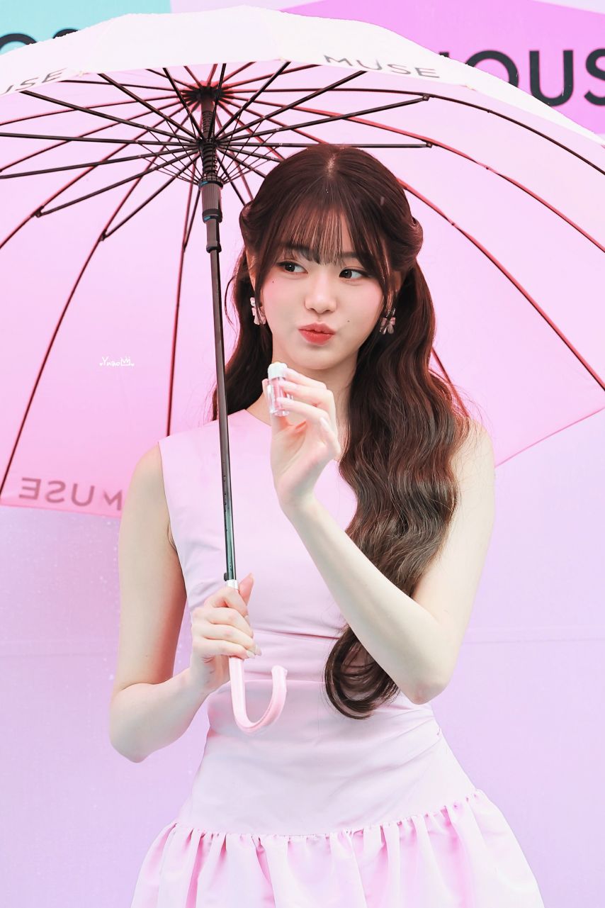 아이브 장원영 어뮤즈 성수 플래그십 스토어1_4.jpg