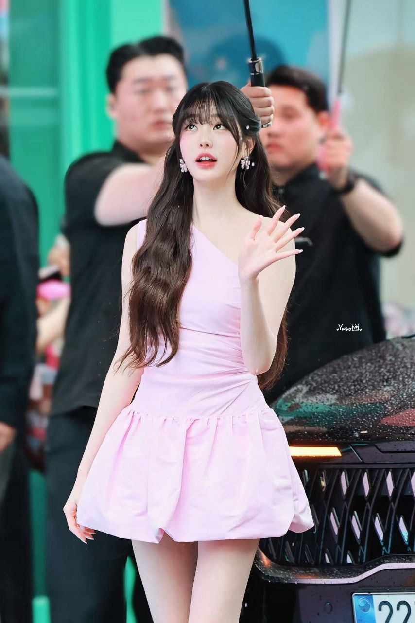 아이브 장원영 어뮤즈 성수 플래그십 스토어1_9.jpg