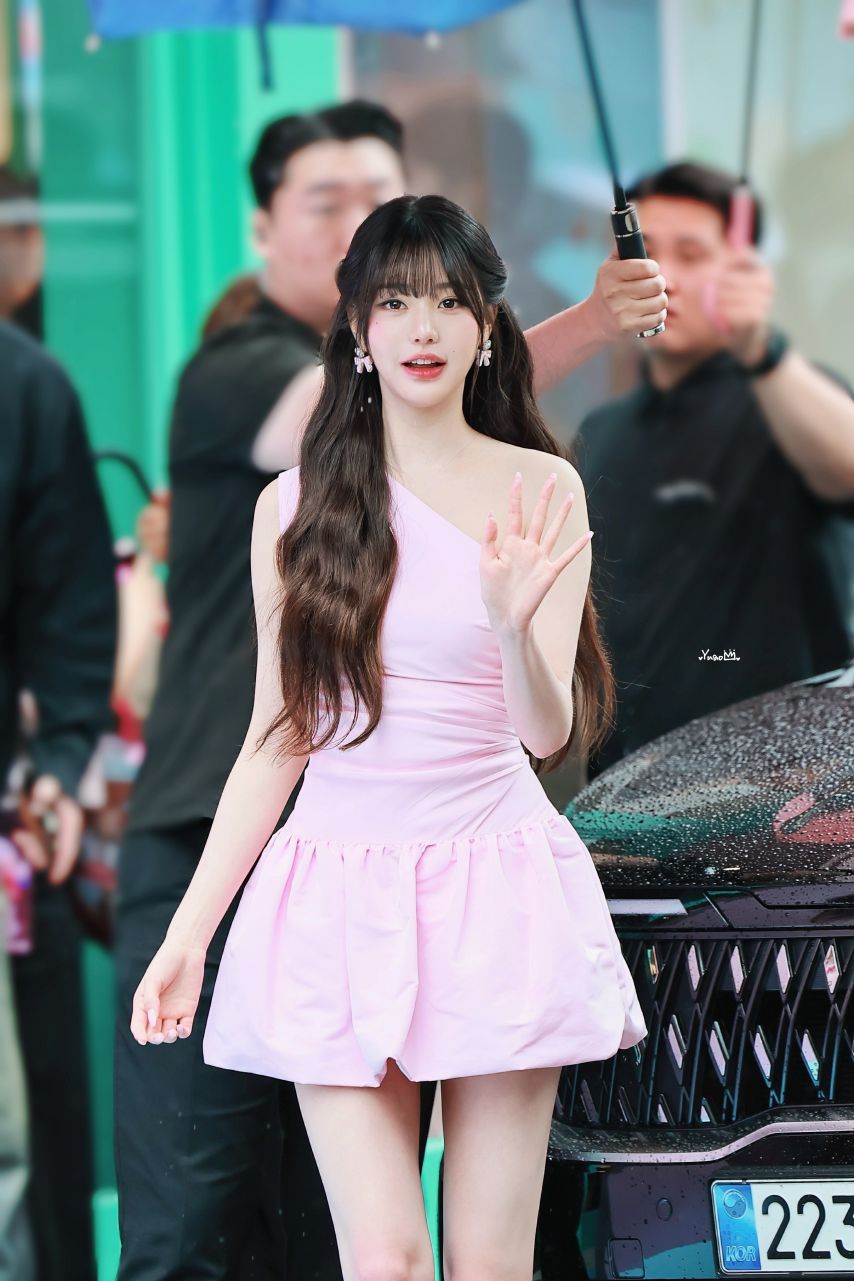 아이브 장원영 어뮤즈 성수 플래그십 스토어1_8.jpg