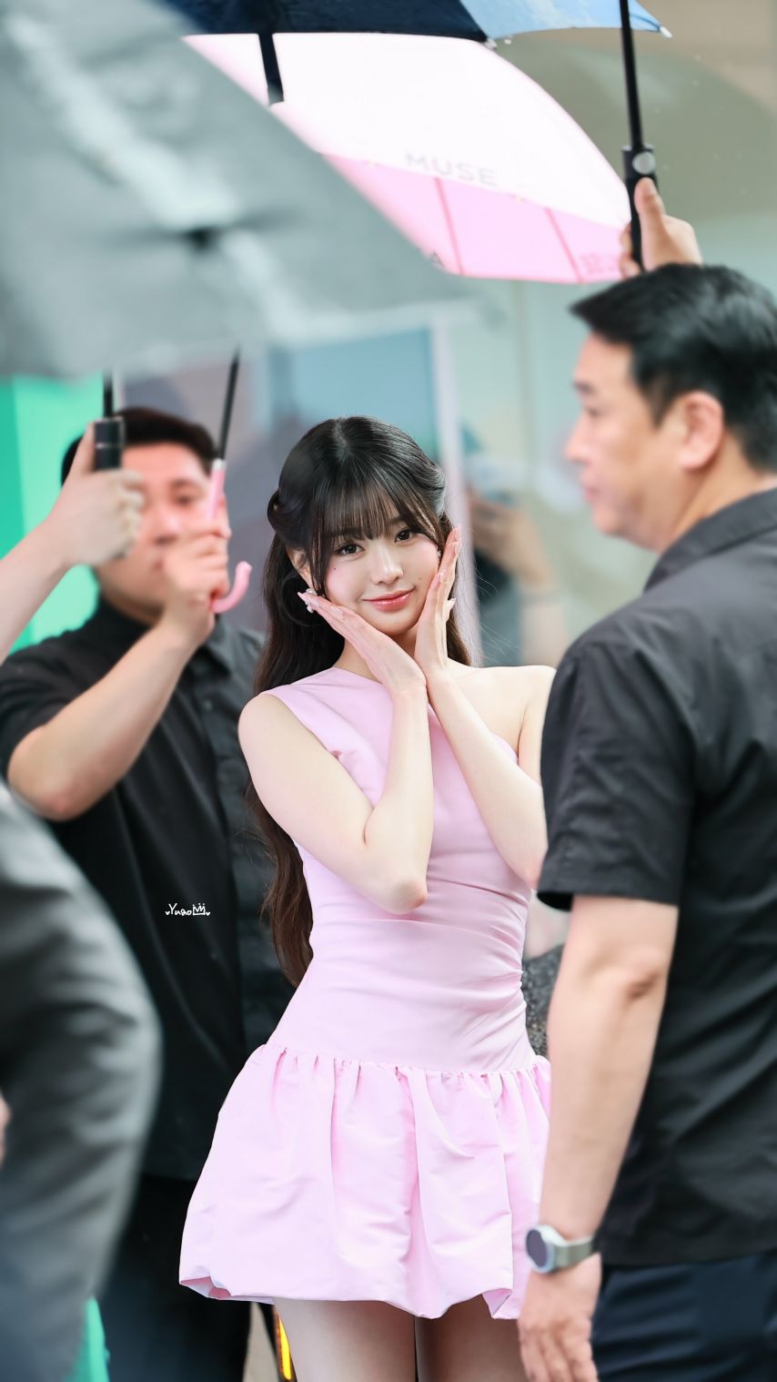 아이브 장원영 어뮤즈 성수 플래그십 스토어1_12.jpg