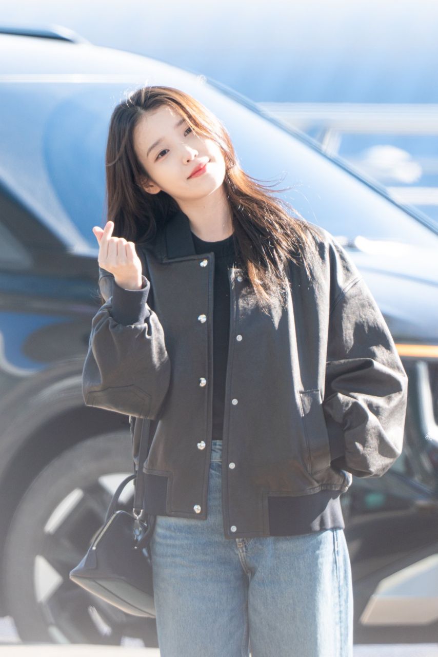 출국하는 아이유1_3.jpg