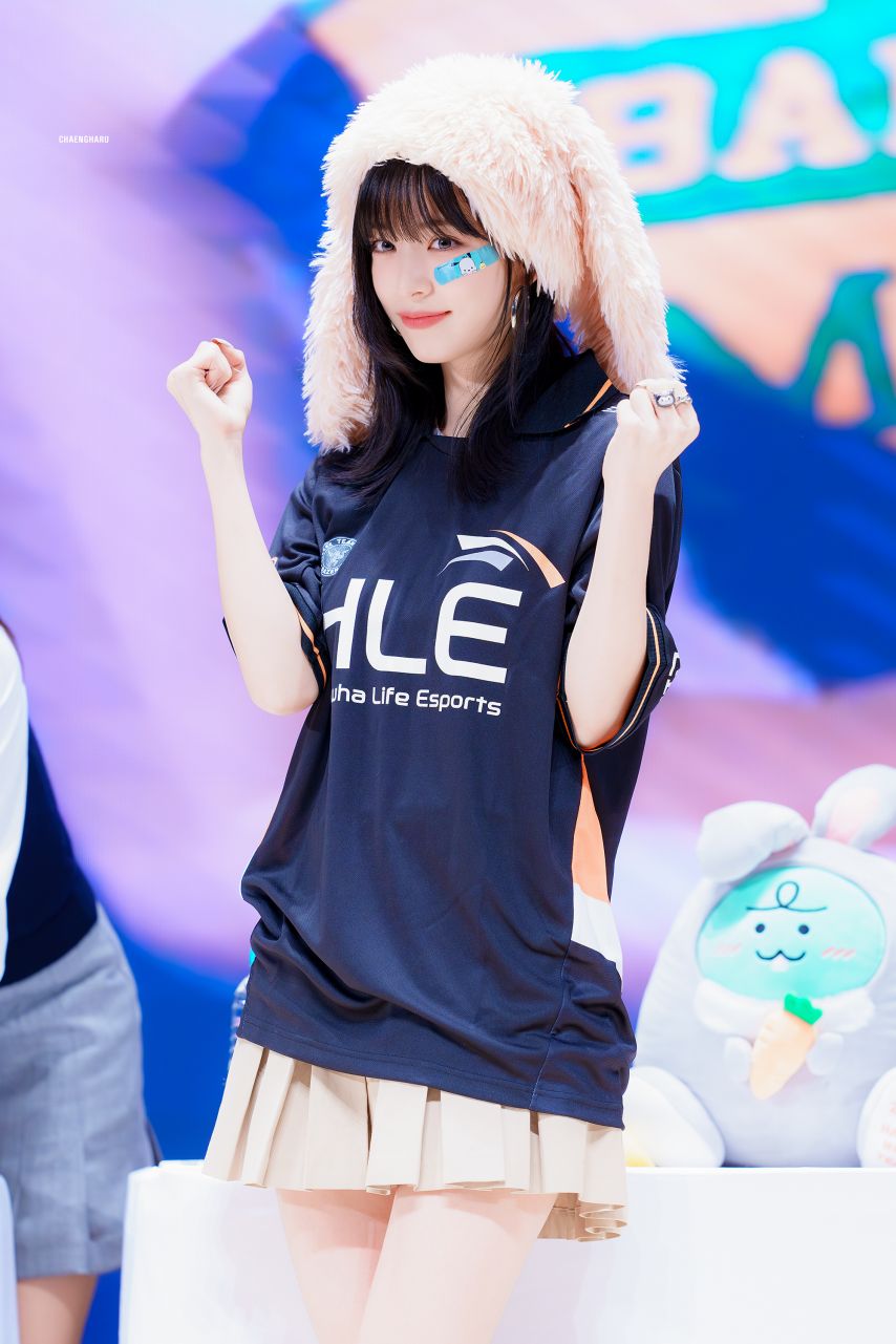 프로미스나인 이채영1_1.jpg