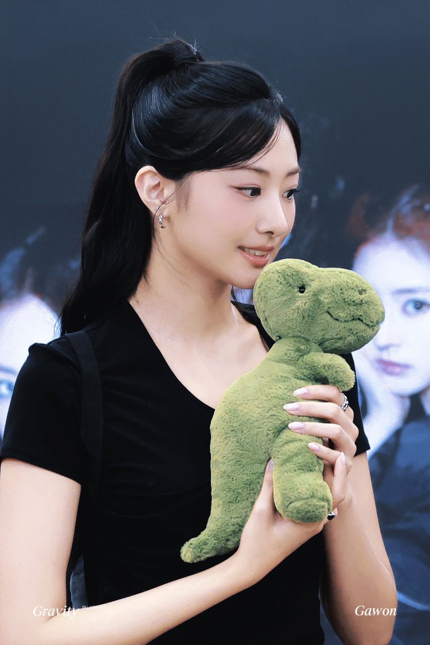 어제자 팬싸인회 그룹 미야오(MEOVV) 가원.JPG1_3.jpg
