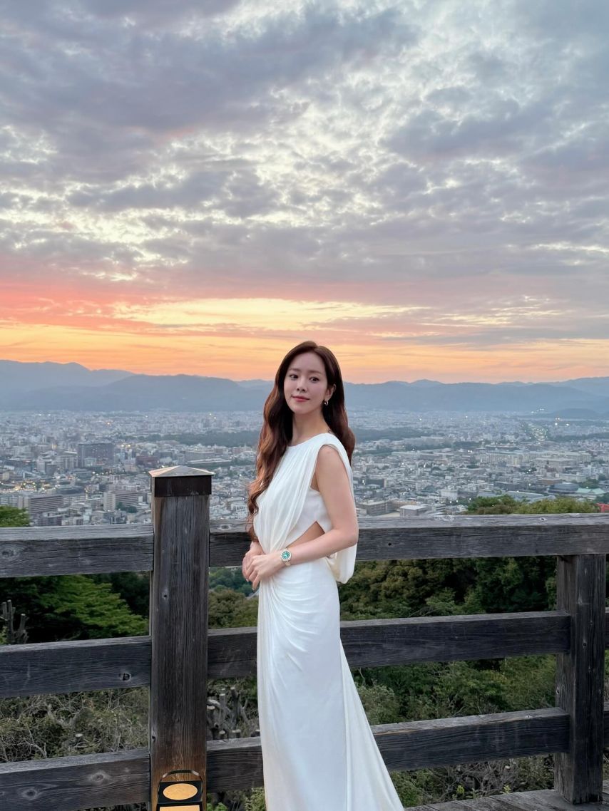 한지민 OMEGA2_2.jpg