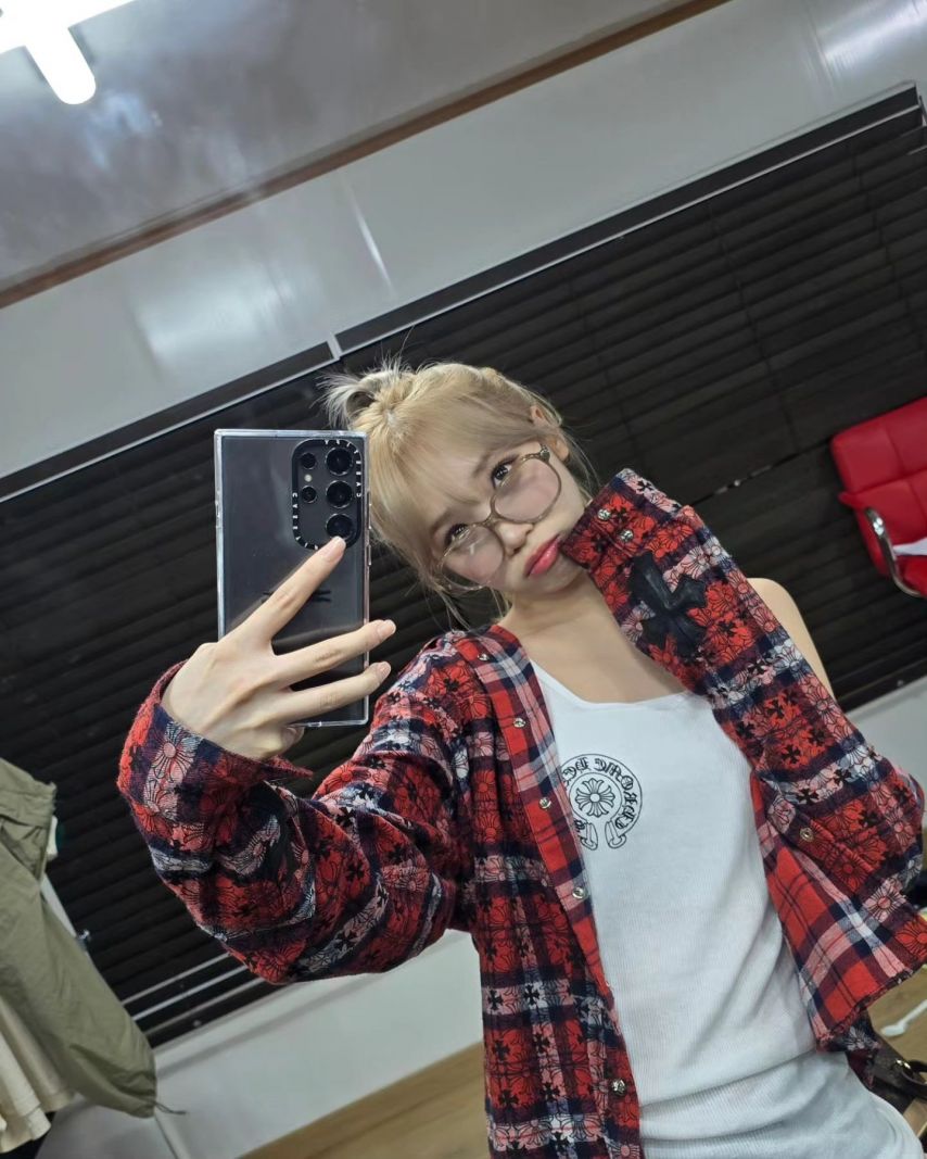 [르세라핌] 킹받는 안경 쓴 김채원1_9.jpeg