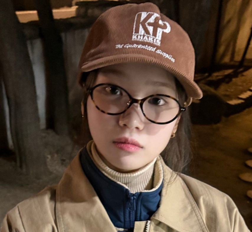 [르세라핌] 킹받는 안경 쓴 김채원1_15.jpg