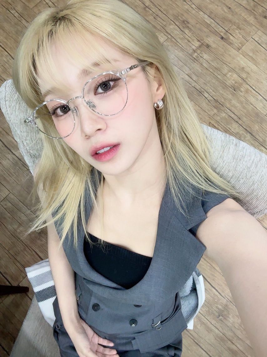 [르세라핌] 킹받는 안경 쓴 김채원1_12.jpeg
