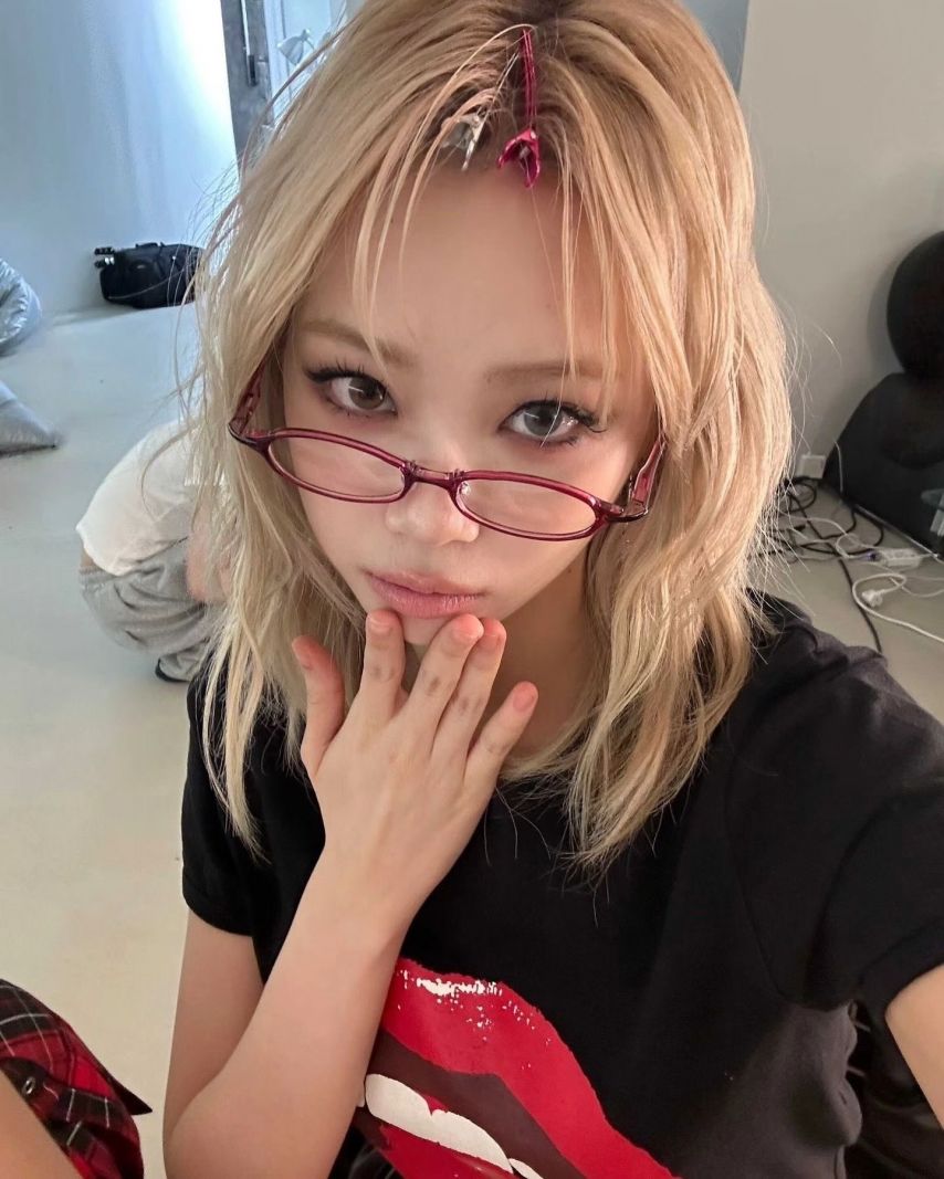 [르세라핌] 킹받는 안경 쓴 김채원1_14.jpg