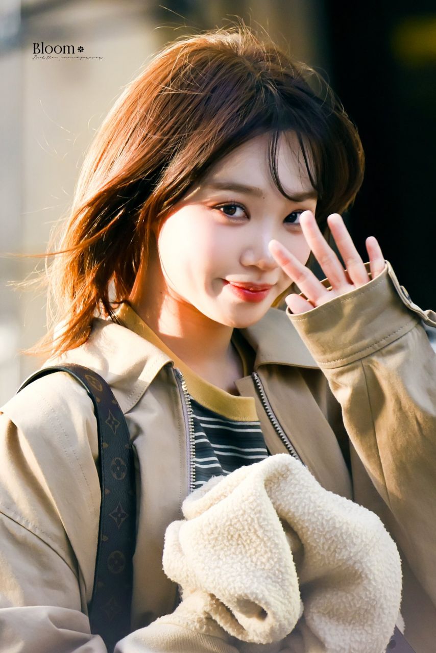 [르세라핌] 더 이상 귀여울수 없는 김채원 . 뮤직뱅크 퇴근1_8.jpg