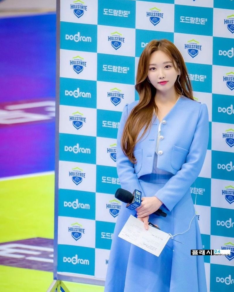 김세연 아나운서1_2.jpg