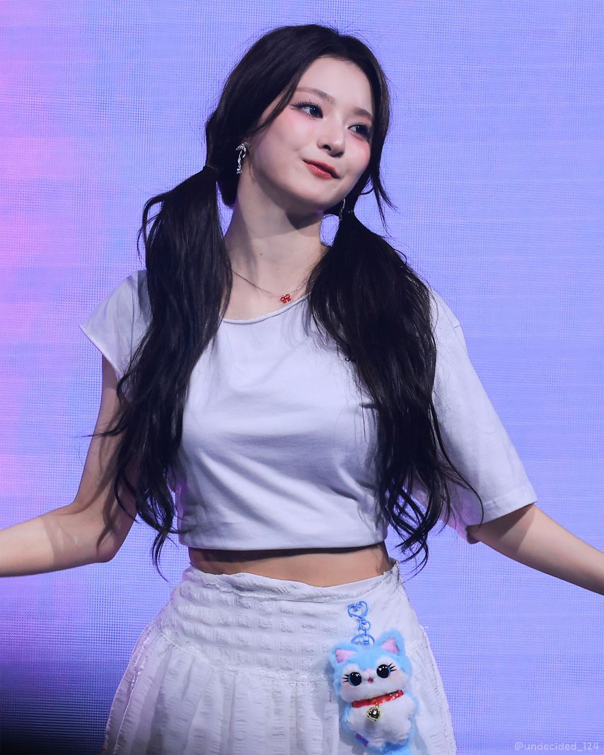 프로미스나인 이나경1_2.jpg